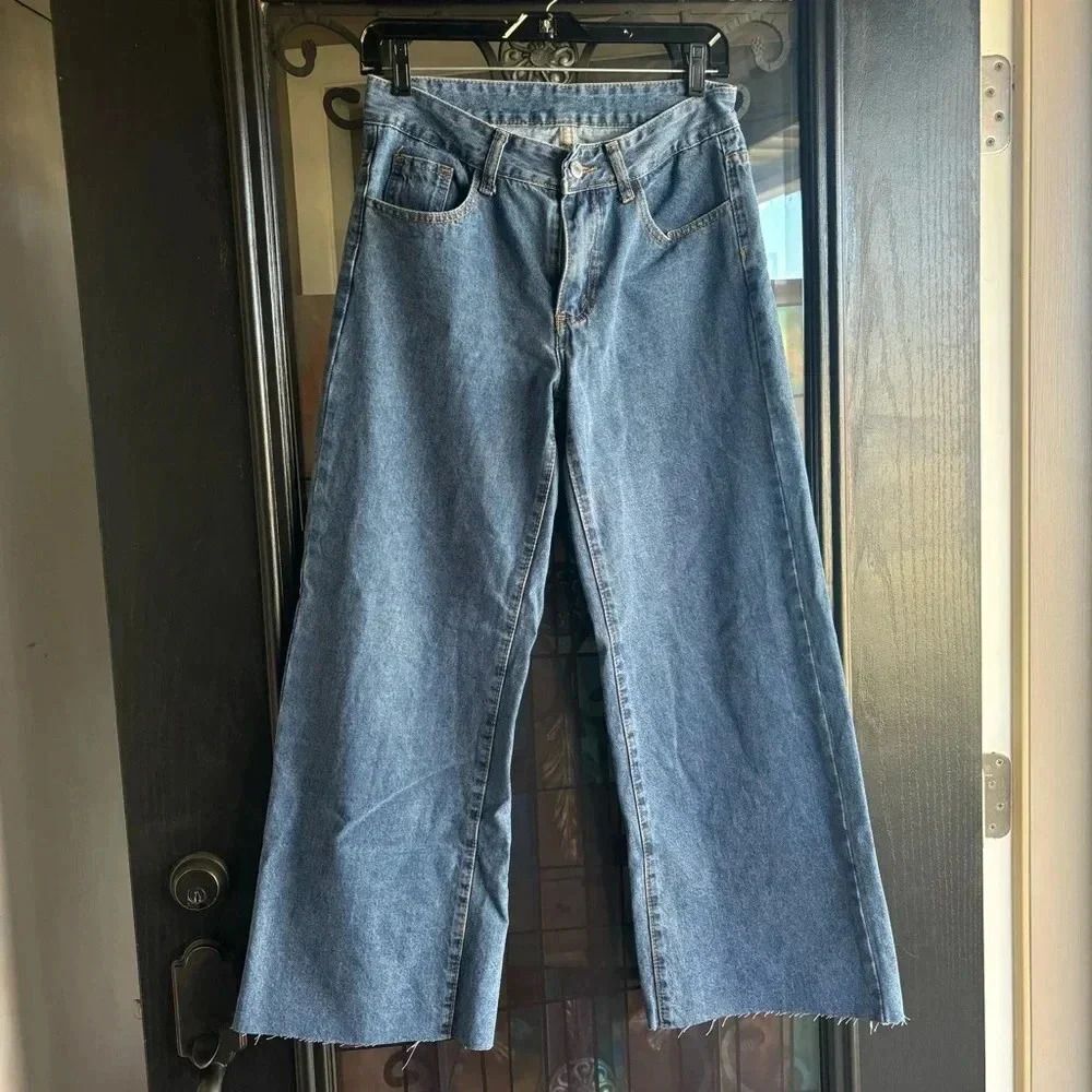 Lowrise blue jeans